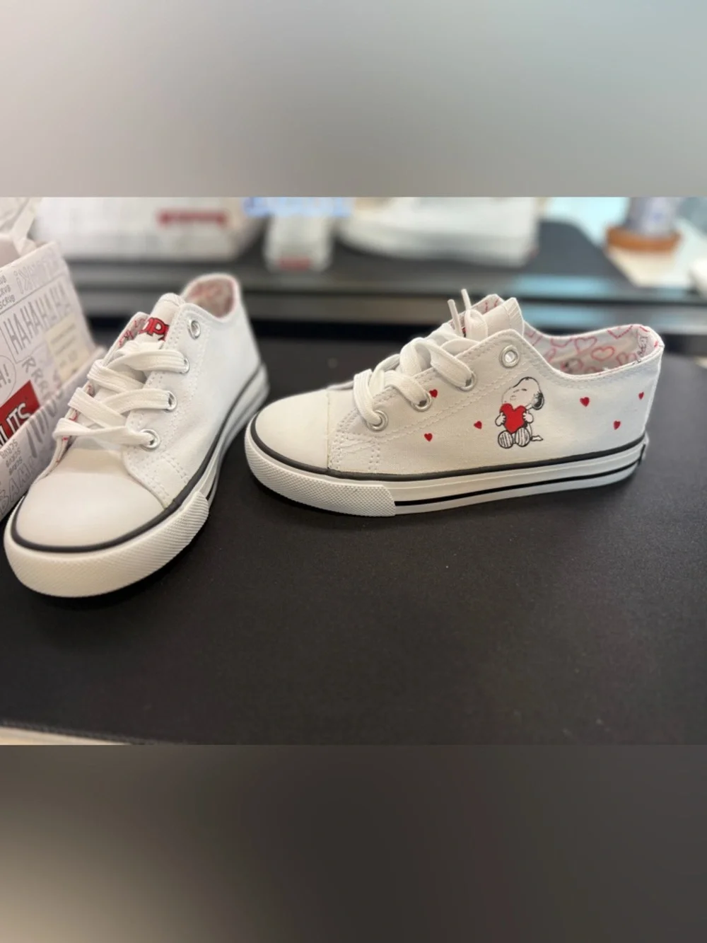 Peanuts Snoopy Hearts White Canvas Sneakers Shoes Kids Girls Size 12 New in Box